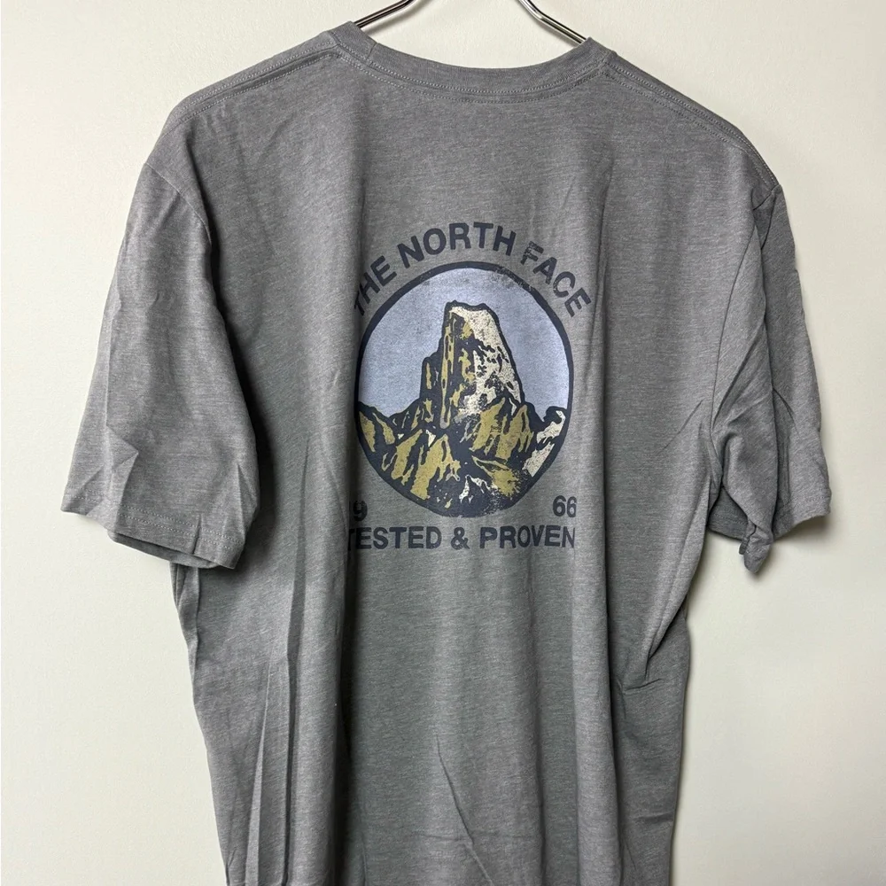 The North Face Standard Fit T-Shirt Bundle of 2 New NWT Graphic Tees - Picture 12 of 12